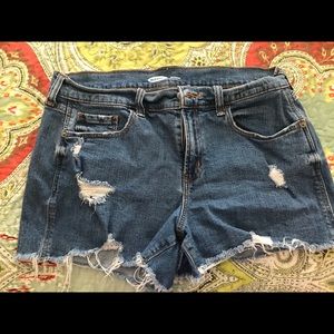 ON distressed boyfriend jean shorts - size 10